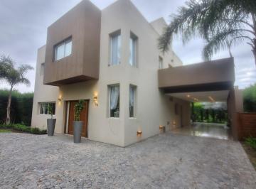 Casa · 265m² · 5 Ambientes · Vende, Casa, Barrancas de Iraola Al 100