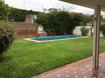 Casa · 220m² · 3 Ambientes · 2 Cocheras · Casa - Cerro de Las Rosas