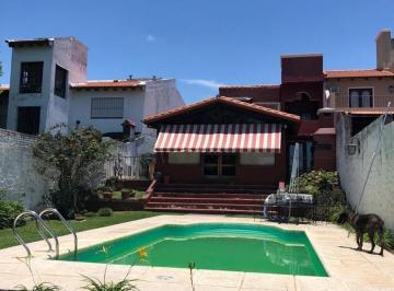 Casa · 200m² · 5 Ambientes · 1 Cochera · Exc Casa Vta 4 Dor Gge/pileta/qcho/jardin G. Posadas