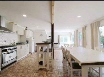 Casa · 180m² · 5 Ambientes · Lindisima Casa en Club Privado Loma Verde