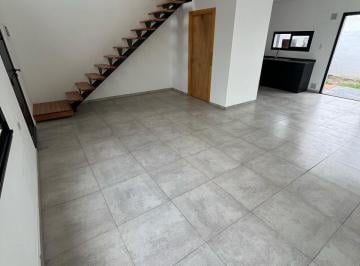 Casa de 3 ambientes, Córdoba · B° Colinas de Manantiales - 2 Dorm. -