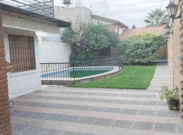 Casa · 350m² · 6 Ambientes · 2 Cocheras · Excelente Casa de Categoria 4 Dorm. 6ta Seccion