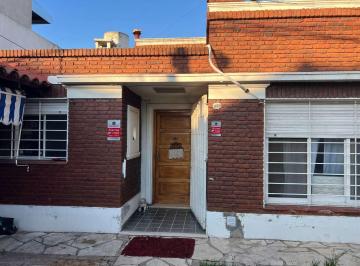 Casa · 142m² · 3 Ambientes · 1 Cochera · Venta Casa 3 Amb Mas Depto Terreno Propio Caseros