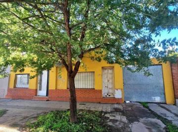 Casa · 400m² · 3 Ambientes · 2 Cocheras · Lote de Grandes Dimensiones con Casa Demoler