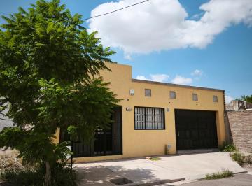 Casa de 3 ambientes, Luzuriaga · Hermosa Casa Barrio Natania 47