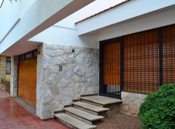 Casa · 290m² · 6 Ambientes · 2 Cocheras · Venta Casa de Categoria Sexta Seccion Mdz Capital