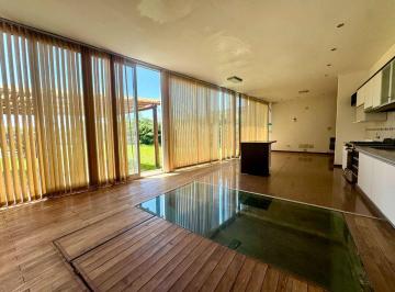 Casa · 160m² · 4 Ambientes · Casa de 3 Dorm. en Venta. Campos de Esther.