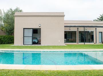 Casa · 126m² · 5 Ambientes · 2 Cocheras · Venta Casa La Candida Club de Campo Apto Credito