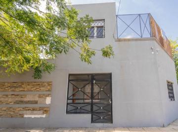 Casa · 140m² · 5 Ambientes · 1 Cochera · Casa en Ramos Mejía - Oportunidad - Acepta Permuta