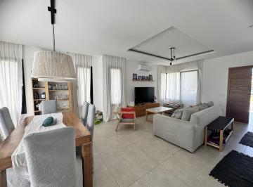 Casa · 185m² · 5 Ambientes · Casa en Alquiler Anual en Los Castaños - Nordelta