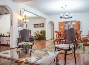 Casa · 320m² · 6 Ambientes · 4 Cocheras · Venta Casa Hurlingham 6 Ambientes Parque y Pileta