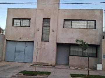 Casa · 149m² · 4 Ambientes · 2 Cocheras · Casa 3 Dor. y Jardin en La Cieneguita, Las Heras