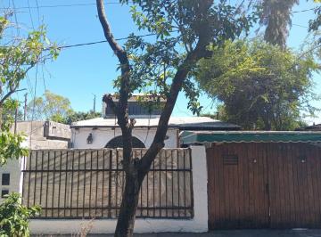Casa · 170m² · 4 Ambientes · 1 Cochera · Casa en Venta 3 Dorm. Godoy con Pileta