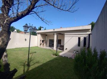 Casa · 210m² · 7 Ambientes · 1 Cochera · Casa Multifamiliar o 3 PH en Venta en Boulogne