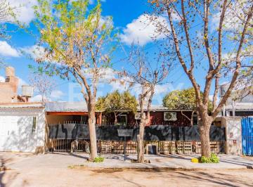 Casa · 87m² · 4 Ambientes · 1 Cochera · Casa en Venta 3 Dorm. Barrio Villarino. Apto Credito