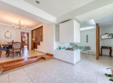 Casa · 267m² · 5 Ambientes · 3 Cocheras · Venta Casa 4 Dorm, Quincho, Patio y Coch P/3 Autos