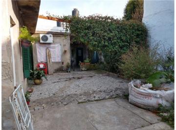Casa · 110m² · 4 Ambientes · Venta Casa Pasillo,2 Dorm., Patio Tiro Suizo
