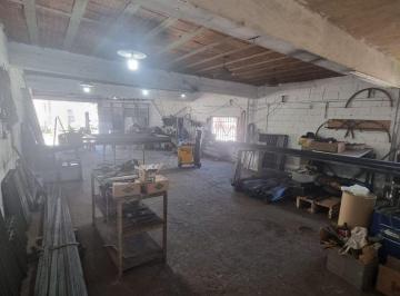 Bodega-Galpón · 121m² · Venta Galpón en Esquina La Cerámica Buen Estado