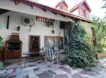 Casa · 230m² · 5 Ambientes · 2 Cocheras · Casa en 2 Plantas, 2 Cocheras, Patio Zona Wilde