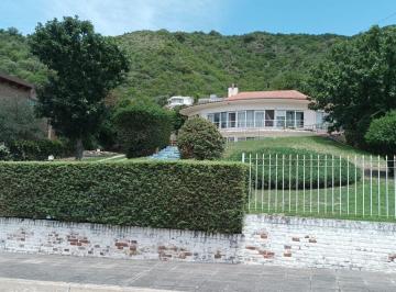 Casa · 186m² · 8 Ambientes · 2 Cocheras · Venta Casa Carlos Paz - Oportunidad
