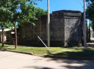 Casa · 124m² · 3 Ambientes · Venta Casa a Refaccionar Sobre Esquina