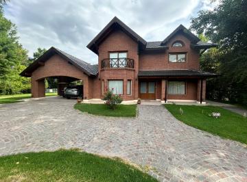 Casa · 400m² · 6 Ambientes · 2 Cocheras · Casa 6 Ambientes en Venta en El Ombu Ezeiza