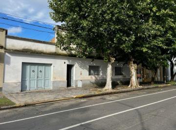 Casa · 100m² · 5 Ambientes · 1 Cochera · Casa en Venta - 4 Dorm. 1 Baño 1 Toilette - Parrilla Jardin - 315 m² - Las Flores