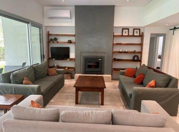 Casa · 151m² · 4 Ambientes · 3 Cocheras · Venta Casa 4 Ambientes Country Club Los Cardales