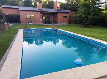 Casa · 150m² · 6 Ambientes · 1 Cochera · Alquiler Temporal Funes Town