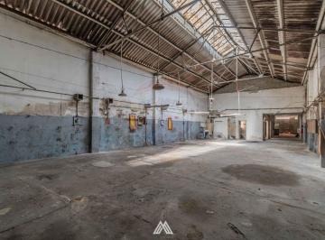 Local comercial · 353m² · 1 Cochera · Venta Local /depósito / Lote en Tres Cruces