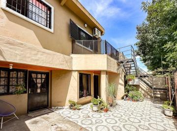 Casa · 215m² · 3 Ambientes · 1 Cochera · Venta Imp Casa + Dto. Independiente C/jardin