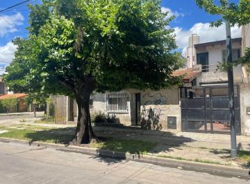 Casa · 123m² · 4 Ambientes · 1 Cochera · Venta Casa 4 Amb. Hurlingham, Apta Credito.