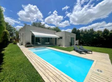 Casa · 142m² · 4 Ambientes · Venta Casa Una Planta 4 Ambientes B° La Comarca