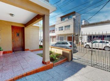 Casa · 178m² · 5 Ambientes · 2 Cocheras · Venta Casa Multifamiliar 5 Amb Bernal Centro