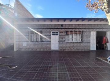 Casa · 349m² · 3 Ambientes · 1 Cochera · Casa con Taller y Galpon en Godoy Cruz