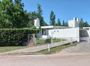 Casa · 253m² · 7 Ambientes · 5 Cocheras · Casa en Venta - Vistalba - Luján de Cuyo