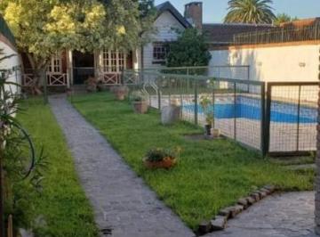 Casa · 200m² · 5 Ambientes · 7 Cocheras · Chalet 5 Ambientes - Castelar