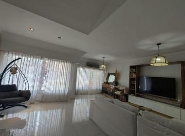 Casa · 249m² · 5 Ambientes · 3 Cocheras · Casa 5 Ambientes - San Justo