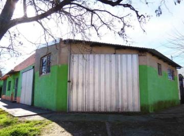 Casa · 127m² · 3 Ambientes · 1 Cochera · Casa en Venta - 2 Dorm. 2 Baños - Cochera - Local - 218 m² - Banfield