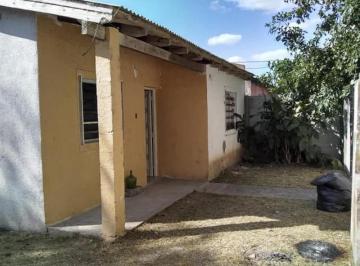 Casa · 70m² · 3 Ambientes · 2 Cocheras · Casa en Venta - 2 Dorm. 1 Baño 2 Cocheras - 302 m² - Tapalqué