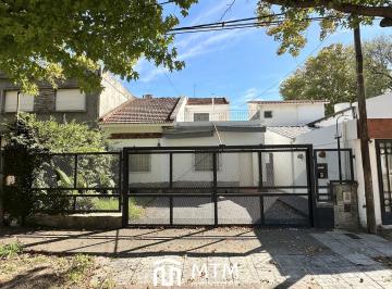 Casa · 247m² · 1 Cochera · Casa en Alquiler Rosario, Alberdi.