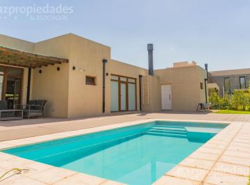 Casa · 223m² · 4 Ambientes · 1 Cochera · Venta Casa 3 Dorm Comahue Golf Club Neuquen Apta Credito