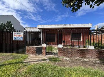 Casa · 100m² · 3 Ambientes · 2 Cocheras · Venta Casa 3 Amb Fondo Cochera