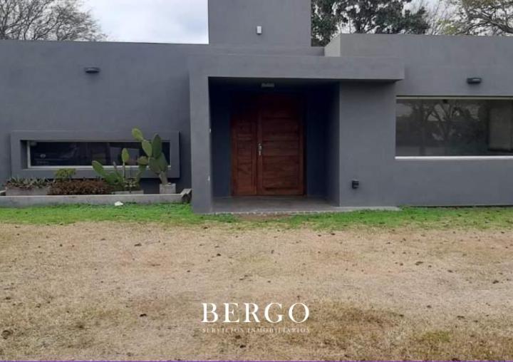Casa · 250m² · 5 Ambientes · 2 Cocheras