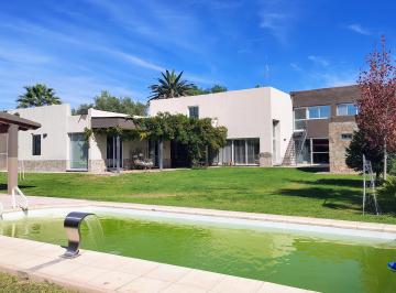 Casa de 3 ambientes, Lunlunta · Vendemos Fabulosa Casa en Lunlunta, Maipu - Apta Credito Hipotecario!