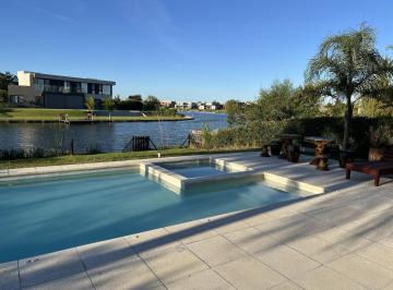 Casa · 317m² · 5 Ambientes · 6 Cocheras · Casa a Laguna en Venta en El Canton Islas Orientacion Norte