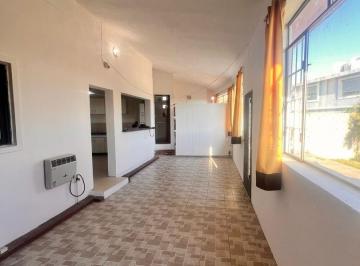 Casa · 80m² · 3 Ambientes · 1 Cochera · Alquiler Casa 2 Dorm. - B° Cuesta Colorada La Calera