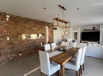 Casa · 246m² · 6 Ambientes · 5 Cocheras · Casa en Venta en Terravista General Rodríguez 6 Ambientes