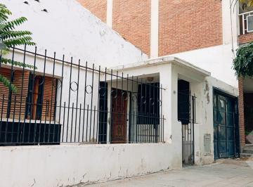 Casa · 225m² · 4 Ambientes · 1 Cochera · Venta Casa a Refaccionar Dpto 2 Dormi - Calle Jujuy Al 300 - Neuquén Capital