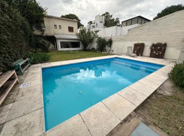 Casa · 230m² · 5 Ambientes · 1 Cochera · Casa a La Venta Barrio Jardín 4 Dorm. Pileta